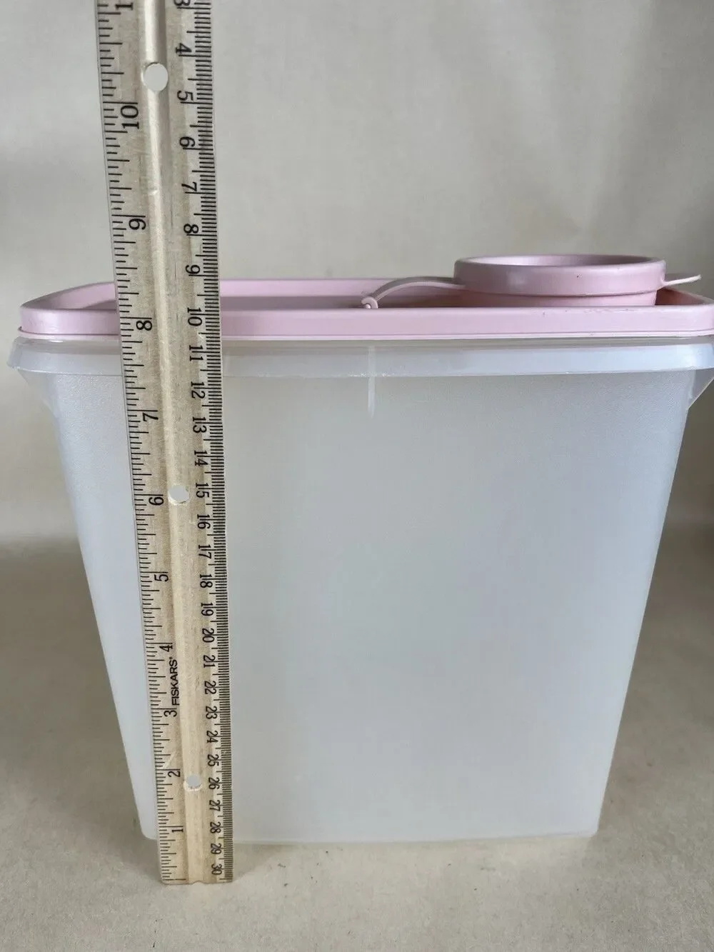 VTG Tupperware 469-6, 1588-3 Pour & Store Cereal Keeper Pink Lid TIGHT No Yellow
